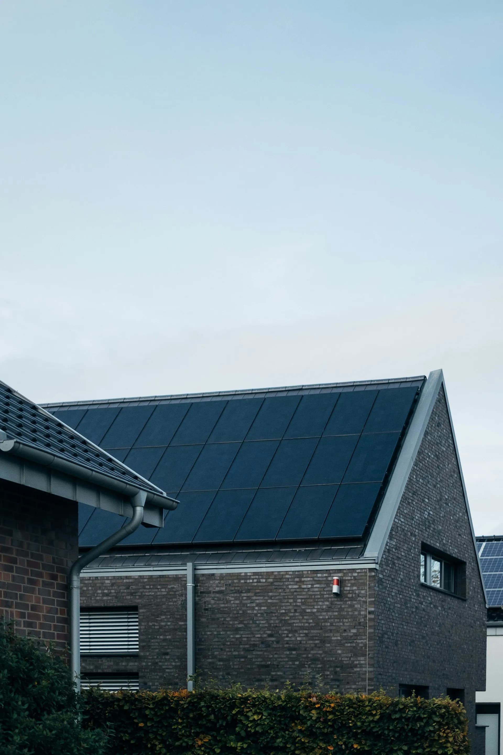 Zonnepanelen in 2025 – Waarom ze nog steeds een slimme inverstering zijn